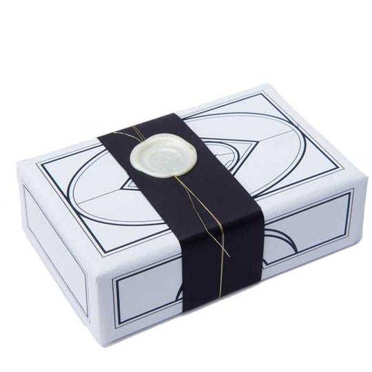 LUXURIOUS BOX WITH INTRICATE ARTWORK PROTECTS YOUR CARDS