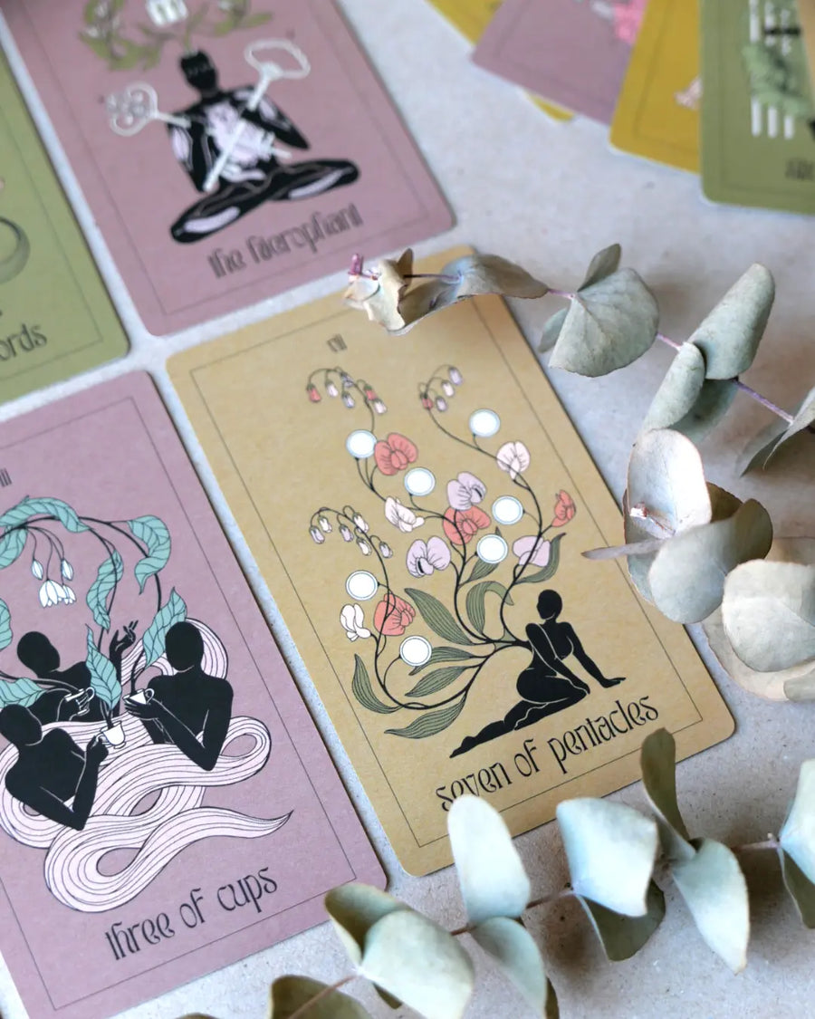 Rosa obscura tarot deck | Orla Bird