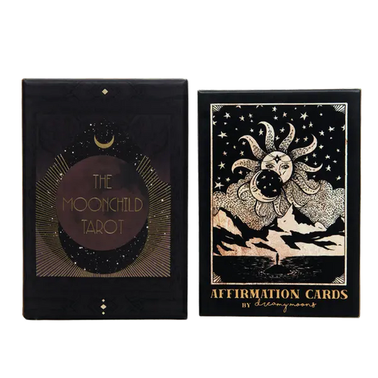 LUXURIOUS BOX WITH INTRICATE ARTWORK PROTECTS YOUR CARDS