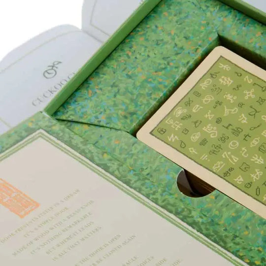 LUXURIOUS BOX WITH INTRICATE ARTWORK PROTECTS YOUR CARDS