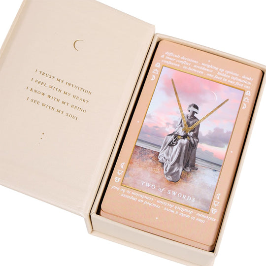 LUXURIOUS BOX WITH INTRICATE ARTWORK PROTECTS YOUR CARDS