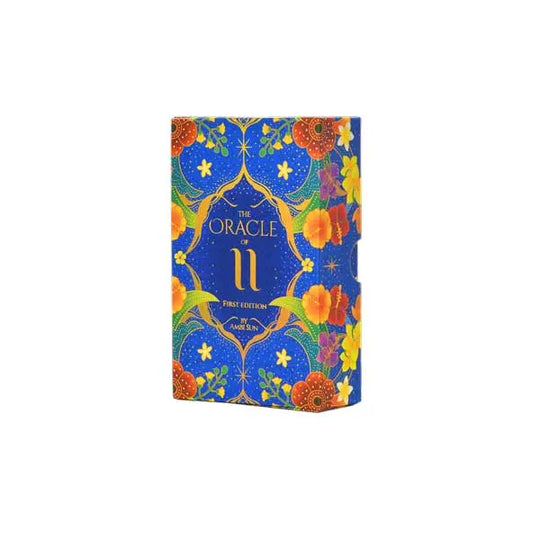 LUXURIOUS BOX WITH INTRICATE ARTWORK PROTECTS YOUR CARDS